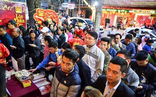 Chuyện đổ xô đi mua vàng ngày Thần Tài: Chuyên gia lên tiếng