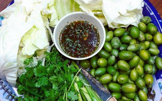 Nhót xanh cuộn bắp cải chấm chẩm chéo - món ăn "tưởng không ngon mà ngon không tưởng", chị em Hà Nội order mỏi tay