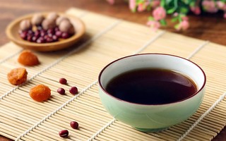 Trà đậu đỏ thức uống ngọt ấm cho những ngày đầu xuân