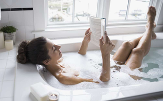 Thật tuyệt vời, hóa ra việc ngâm bồn tắm nóng thư giãn cũng giúp cho tiêu hao năng lượng bằng 30 phút đi bộ