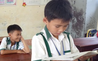 Cà Mau: Nhặt được 44 triệu đồng, bé trai 10 tuổi nhờ ông bà nội tìm người mất để trả lại