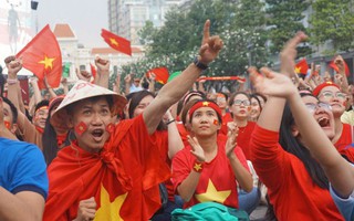 Giao lưu với U23 VN tại TP.HCM: Người hâm mộ xếp hàng dài cả km từ sáng sớm để nhận vé