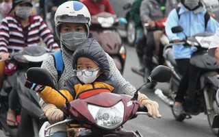 Sài Gòn lạnh bất ngờ nhiệt độ xuống thấp đến 19 độ C, người dân co ro đi làm trong những ngày cuối năm