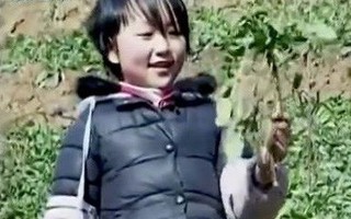 Ước ao được nói chuyện với mẹ mỗi ngày, bé gái sẵn sàng bán thứ ‘quý giá’ nhất của bản thân