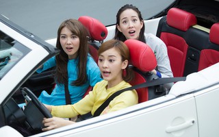 Trương Quân Ninh, Trần Ý Hàm mặc áo dài, ngồi xe mui trần đi thăm quan Sài Gòn