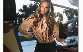 "Next Top Mỹ" mở hẳn 1 buổi hướng dẫn selfie thế nào là đúng đắn!