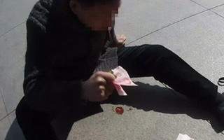 Đột ngột lên cơn đau tim, người đàn ông Trung Quốc được cứu sống nhờ nhanh trí ném tiền ra đất