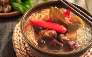 Đầu tháng nấu bún Thái chay tuyệt ngon mời cả nhà