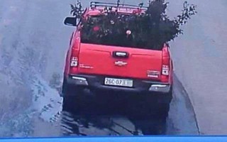 Công an trích xuất camera truy tìm chiếc xe ô tô vào vườn trộm cây hoa hồng cổ gần 20 tuổi