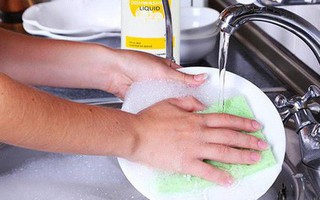 5 cách rửa bát sai lầm gây nguy hại cho sức khỏe mà hầu hết mọi người đều mắc phải