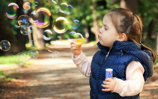 Ngày quốc tế hạnh phúc, học cách nuôi dạy con thành một đứa trẻ hạnh phúc