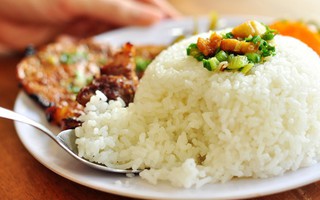 Dân mạng hả hê khi thấy cô gái "ăn gì cũng được" bị bạn trai đá vì không ăn được tinh bột