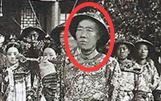Hầu hạ Từ Hy nửa thế kỷ, thứ hoạn quan Lý Liên Anh mang xuống mồ khiến hậu thế sửng sốt