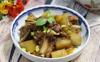 Sườn kho củ cải đậm đà đưa cơm