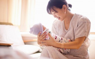 Vợ mới bỏ nhà theo trai, người chồng từng phản bội cầu xin tôi quay về nuôi con giúp anh ta