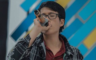 "Em trai bão" làm giám khảo Sing my song điêu đứng: Tức giận vì bị nghi bố sáng tác bài hát giúp!