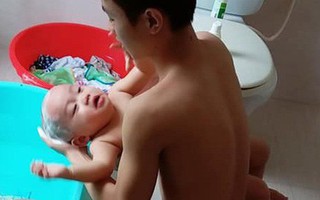 Thanh niên 99 đã đảm đang biết chăm cháu lại còn đẹp trai khiến hội chị em mê tít