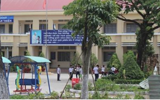 Cô giáo quỳ xin lỗi: Giáo viên chỉ giảng, học sinh ngoan hay hư cũng kệ cho lành?