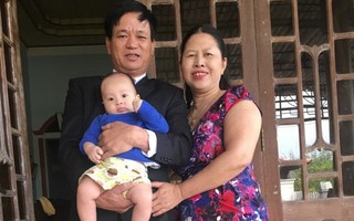 Lời ông dặn cháu trong đêm ở cữ cuối cùng nhà ngoại khiến mẹ nghẹn lòng: "Mai về nội rồi, con đừng quên ông nhé!"