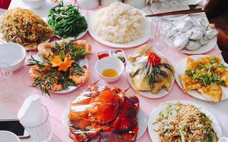 Cô nàng khoe đi ăn cưới toàn đồ biển, dân mạng thi nhau chia sẻ mâm cỗ rồi đoán xem ai quê ở đâu