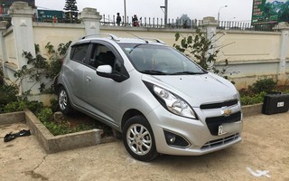 Hai em học sinh bị thầy giáo ở Sơn La lùi xe đâm phải đều là học sinh lớp 1