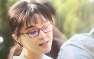 Mái ngố, kính cận, còn ai nhận ra đây là "nữ hoàng sang chảnh" Phạm Băng Băng