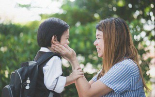 Hãy hỏi con những câu hỏi này để biết một ngày ở trường của trẻ ra sao