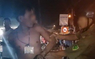 Nghi do ghen tuông, người đàn ông đánh phụ nữ giữa đường, nhiều người chứng kiến sự việc nhưng không thể can ngăn