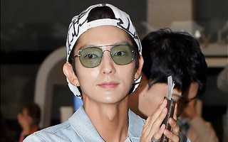 Khác một trời một vực với ảnh tạp chí, tài tử Lee Jun Ki gây hốt hoảng với cằm nhọn nhô ra như lưỡi cày