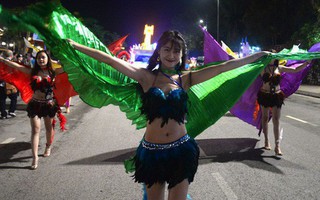 12 xe kết hoa cùng hơn 1000 diễn viên khuấy động đường phố Bãi Cháy dịp Carnaval Hạ Long 2018