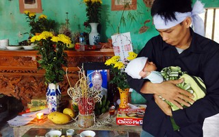 Người mẹ trẻ bị sét đánh tử vong: Con trai 45 ngày tuổi liên tục mớm miệng tìm sữa mẹ