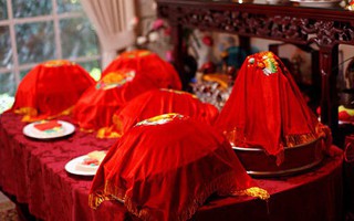 Mở tráp tiền cưới, cả nhà tôi choáng váng vì số tiền mà nhà trai đặt bên trong