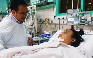 Bé gái 13 tuổi ở TP.HCM nghi nhảy từ lầu 3 trường học xuống đất nguy kịch: Do trầm cảm vì game?