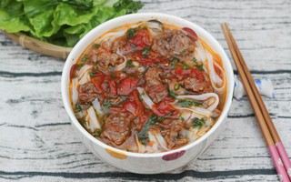Cuối tuần nấu ngay phở bò sốt vang ngon ngất ngây đổi món cho cả nhà