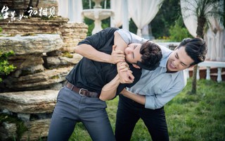"Nhân sinh": Ấm lòng khoảnh khắc anh em Dịch Liên Khải - Dịch Liên Thận "vật lộn" đầy thân tình