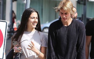 Justin Bieber lại được bắt gặp bên cô gái mới sau khi chia tay Selena Gomez