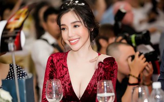 Tuyên bố đã ngán ngẩm ăn mặc sexy, Elly Trần vẫn khoe ngực đầy trong sự kiện