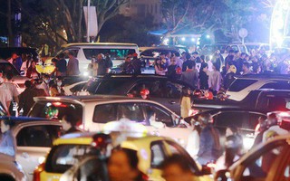 Đà Lạt chật kín du khách và phương tiện, các ngả đường ùn tắc kinh hoàng tối 30/4
