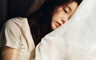 Bức thư gửi cho cô gái mang vỏ bọc mạnh mẽ: Khi đã đủ yếu đuối, hãy tìm đến một bờ vai