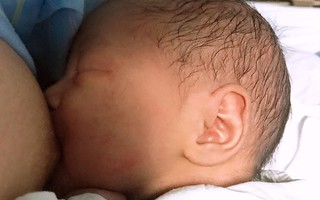 Mẹ sinh mổ nhưng vẫn quyết tâm thực hiện 72 giờ vàng sữa non cho con, không dùng 1 giọt sữa công thức
