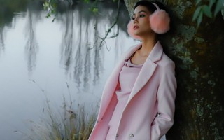 Chọn màu hồng để chuyển hướng phong cách, nhưng quá tham lam phụ kiện mà H'Hen Niê lại làm “lệch lạc” hẳn bộ đồ