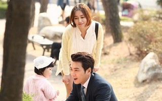Nhiều lần nhìn thấy cậu em chồng cưng nựng con gái mình quá đà mà tôi hoang mang không biết phải làm sao