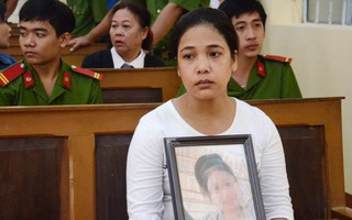 Mẹ của bé gái 13 tuổi bị xâm hại đến mức tự tử: Tôi không muốn vụ án sẽ giống "Nguyễn Khắc Thủy lần thứ hai"