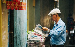 Người đàn ông giao báo bằng xe đạp cuối cùng ở Sài Gòn: Vội làm gì giữa cuộc đời hối hả