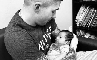 Chưa kịp vui mừng vì sắp được lên chức bố, anh lính trẻ bàng hoàng nghe tin con đã chết khi sinh nhưng diễn biến sau đó mới thật "éo le như phim"
