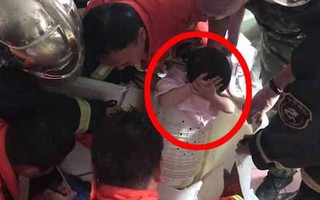 Đang làm việc nhà nghe con khóc ré lên, mẹ chạy đến xem phát hiện cảnh hãi hùng trong chiếc máy giặt