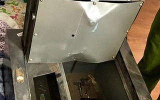 Phá két sắt thấy 2,6 tỉ đồng, trộm luôn máy đếm tiền để đếm tiền chia nhau