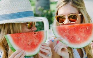 Mấy ngày nắng nóng cứ bổ sung những loại trái cây này thì vừa mát cơ thể, vừa đẹp dáng, đẹp da bất ngờ