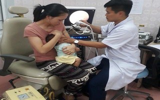 Vụ bé trai bị y tá “lỡ tay” cho uống cả lọ vaccine ở Nghệ An: Sức khỏe cháu bé đã dần ổn định