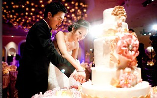 Đám cưới nào cũng có phần cô dâu cùng chú rể cắt bánh cưới và ý nghĩa của thông tục này thú vị lắm